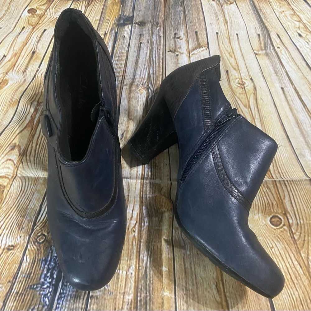 Clarks Bendable’s 60449 Gray Side Zip Heel Booties Size 9.5